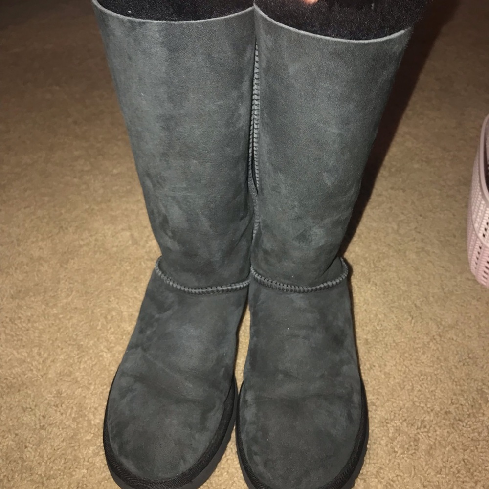 Bailey Bow black Uggs!!!